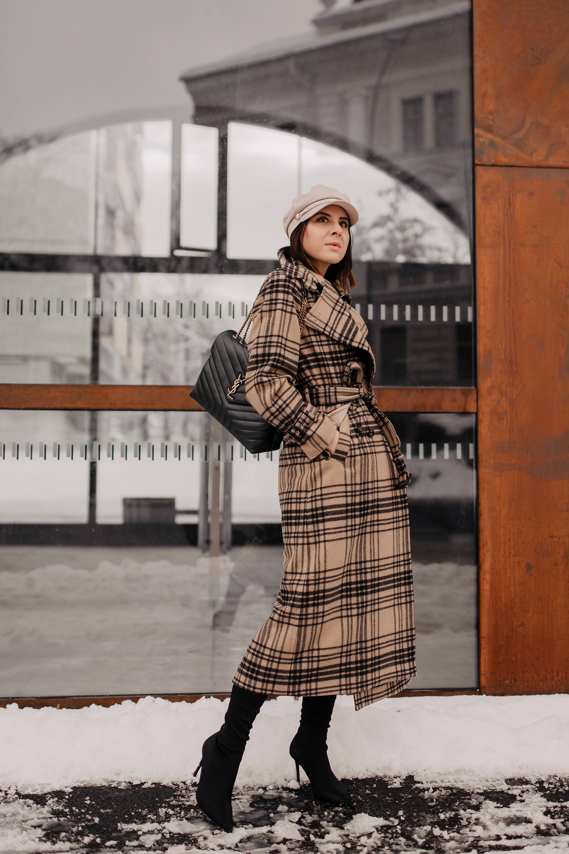 enthält unbeauftragte Werbung // klassischer Winter Trenchcoat, Modetrends Winter 2018/19, Modetrends 2019, trenchcoat aus Leder, fendi logo Trench, Burberry Trenchcoat kaufen, schöne übergangsjacken, schöne Mäntel online bestellen, Mäntel für den Winter, Mode Tipps, Winter Trenchcoat kaufen, Outfit für kalte Tage, www.whoismocca.me #modetrends #wintertrends #styling #fashionblogger #trenchcoat