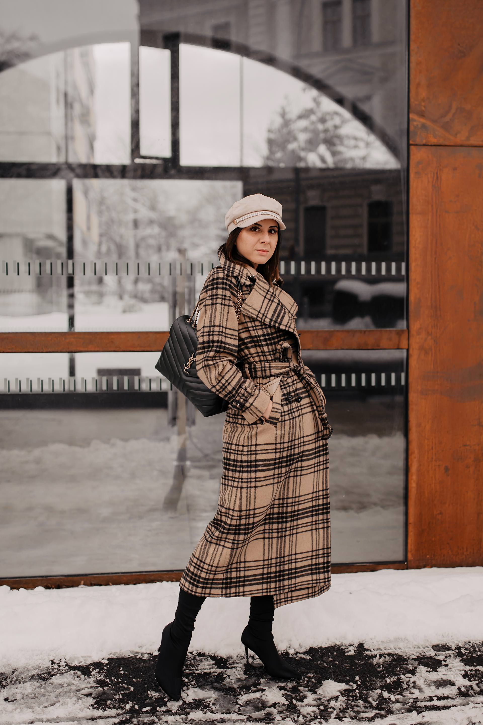 enthält unbeauftragte Werbung // klassischer Winter Trenchcoat, Modetrends Winter 2018/19, Modetrends 2019, trenchcoat aus Leder, fendi logo Trench, Burberry Trenchcoat kaufen, schöne übergangsjacken, schöne Mäntel online bestellen, Mäntel für den Winter, Mode Tipps, Winter Trenchcoat kaufen, Outfit für kalte Tage, www.whoismocca.me #modetrends #wintertrends #styling #fashionblogger #trenchcoat