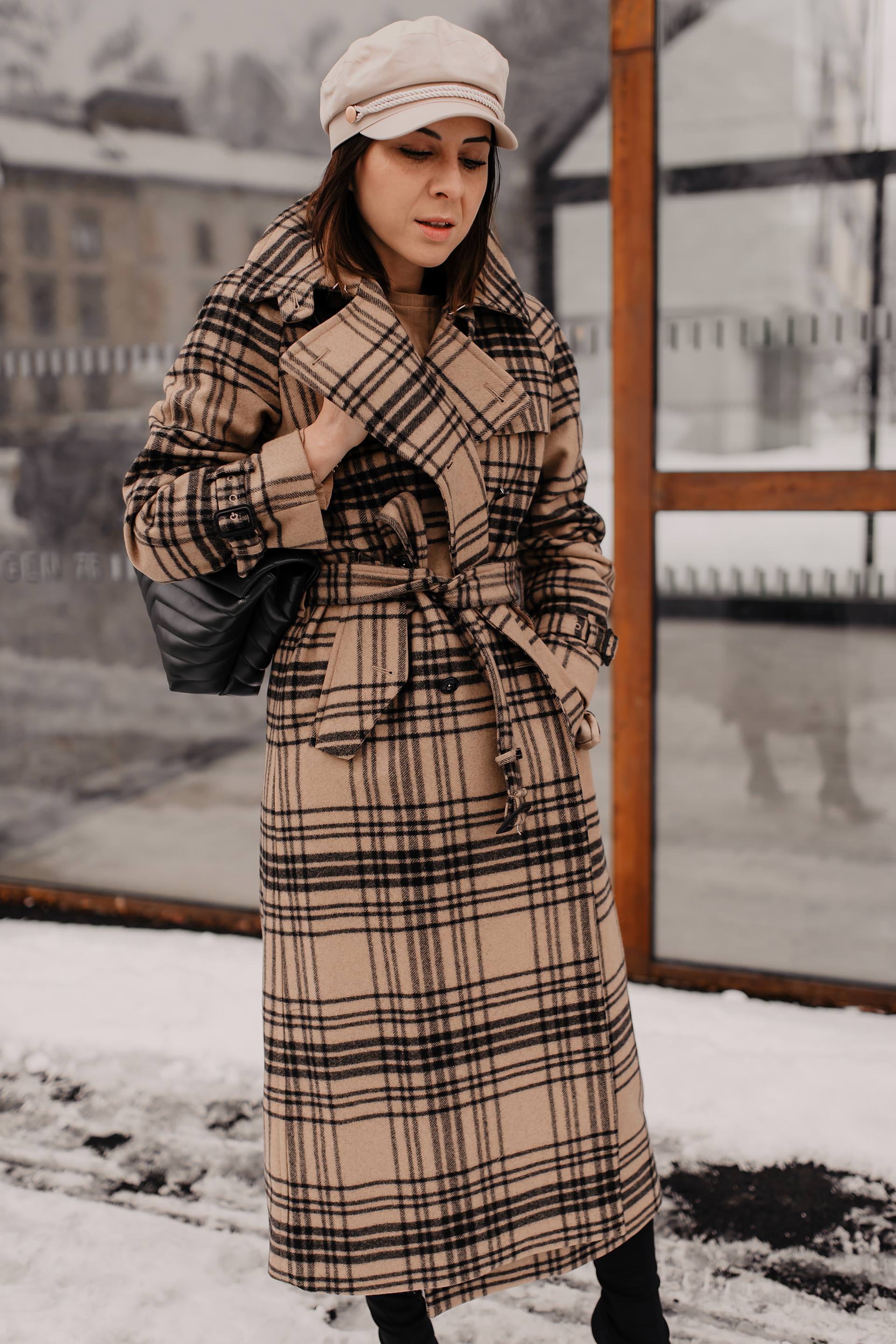 enthält unbeauftragte Werbung // klassischer Winter Trenchcoat, Modetrends Winter 2018/19, Modetrends 2019, trenchcoat aus Leder, fendi logo Trench, Burberry Trenchcoat kaufen, schöne übergangsjacken, schöne Mäntel online bestellen, Mäntel für den Winter, Mode Tipps, Winter Trenchcoat kaufen, Outfit für kalte Tage, www.whoismocca.me #modetrends #wintertrends #styling #fashionblogger #trenchcoat