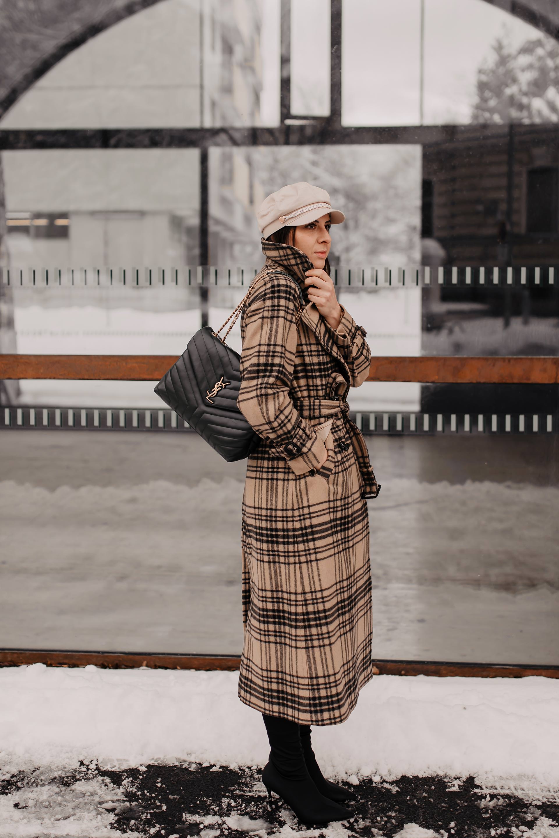 enthält unbeauftragte Werbung // klassischer Winter Trenchcoat, Modetrends Winter 2018/19, Modetrends 2019, trenchcoat aus Leder, fendi logo Trench, Burberry Trenchcoat kaufen, schöne übergangsjacken, schöne Mäntel online bestellen, Mäntel für den Winter, Mode Tipps, Winter Trenchcoat kaufen, Outfit für kalte Tage, www.whoismocca.me #modetrends #wintertrends #styling #fashionblogger #trenchcoat