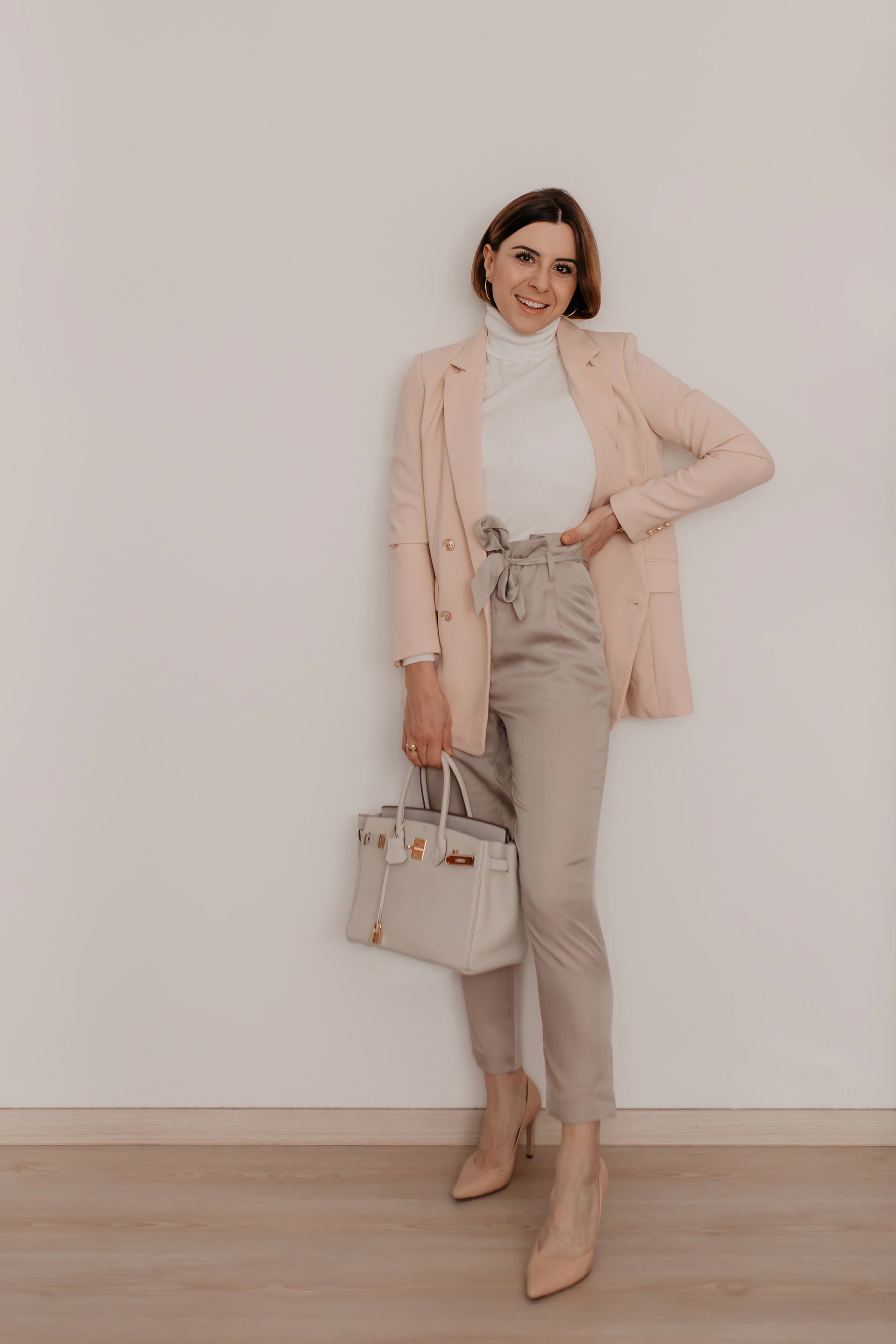 enthält unbeauftragte Werbung // paperbag hose kombinieren, was ziehe ich morgen an, was ziehe ich morgen im büro an, paperbag hose stylen, gestreifte paperbag hose schick kombinieren, paperbag hose für welche figur, Büro Outfits im Frühling, büro outfit ideen, lookbook, frühlings outfits 2019, Hose mit Paperbag Bund kombinieren, paperbag Hose elegant kombinieren, Mode und Styling Tipps, Frühlingstrends 2019, Modetrends, www.whoismocca.me #lookbook #howtostyle #howtowear #paperbag #outfitideen #ootd #outfits #officelooks 