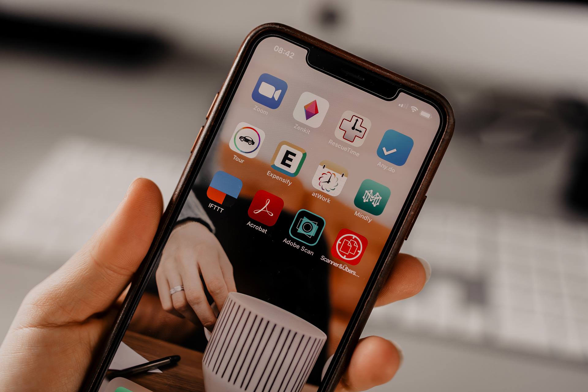 die besten Apps für den Büroalltag // unbeauftragte Werbung // Apps fürs Büro, apps für mehr produktivität, apps für projektmanagement, zeitmanagement app, work life balance app, selbstmanagement arbeitsplatz, Selbstmanagement app, kostenlose apps, praktische apps fürs handy, nützliche apps für unterwegs, nützliche apps für unternehmen, Karriere Blog, www.whoismocca.me #karriere #apps #projektmanagement #zeitmanagement #selbstmanagement #worklifebalance