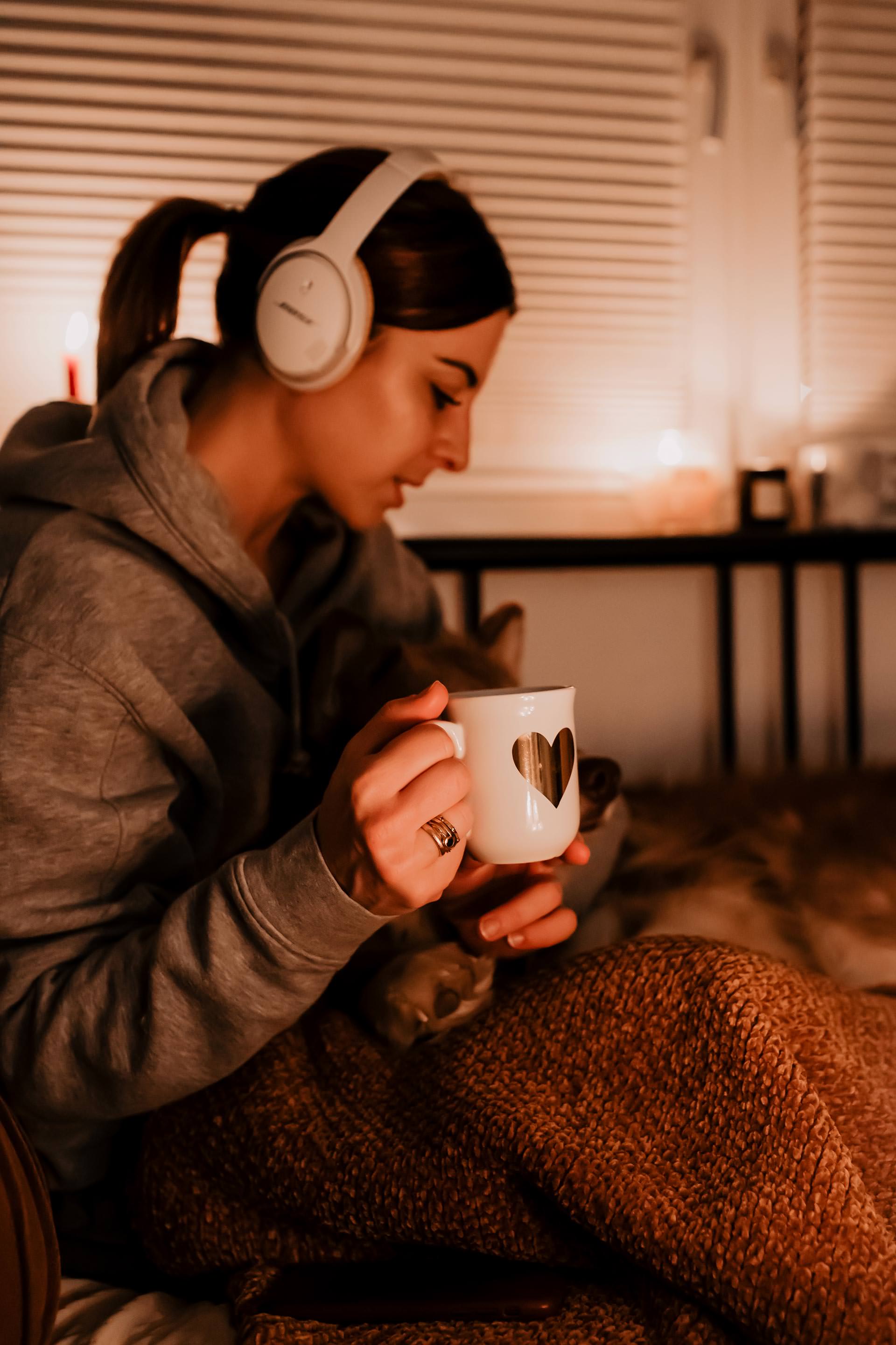 enthält Werbung // stress abbauen, Entspannung im Alltag, bookbeat erfahrungen und kosten, bookbeat kostenlos testen code, stress schnell loswerden und abbauen, stress gegenmaßnahmen, schneller entspannen tipps, nach Feierabend nicht abschalten können, nach feierabend entspannen, Entspannungsübungen, Entspannung mit hund, Entspannung mit hörbuch, Stressabbau, Mittel gegen Stress, Stressbewältigung, Stress abbauen methoden, Stress abbauen tipps, www.whoismocca.me #stress #entspannung #stressabbau #entspannungstipps #bookbeat #erfahrungsbericht #review