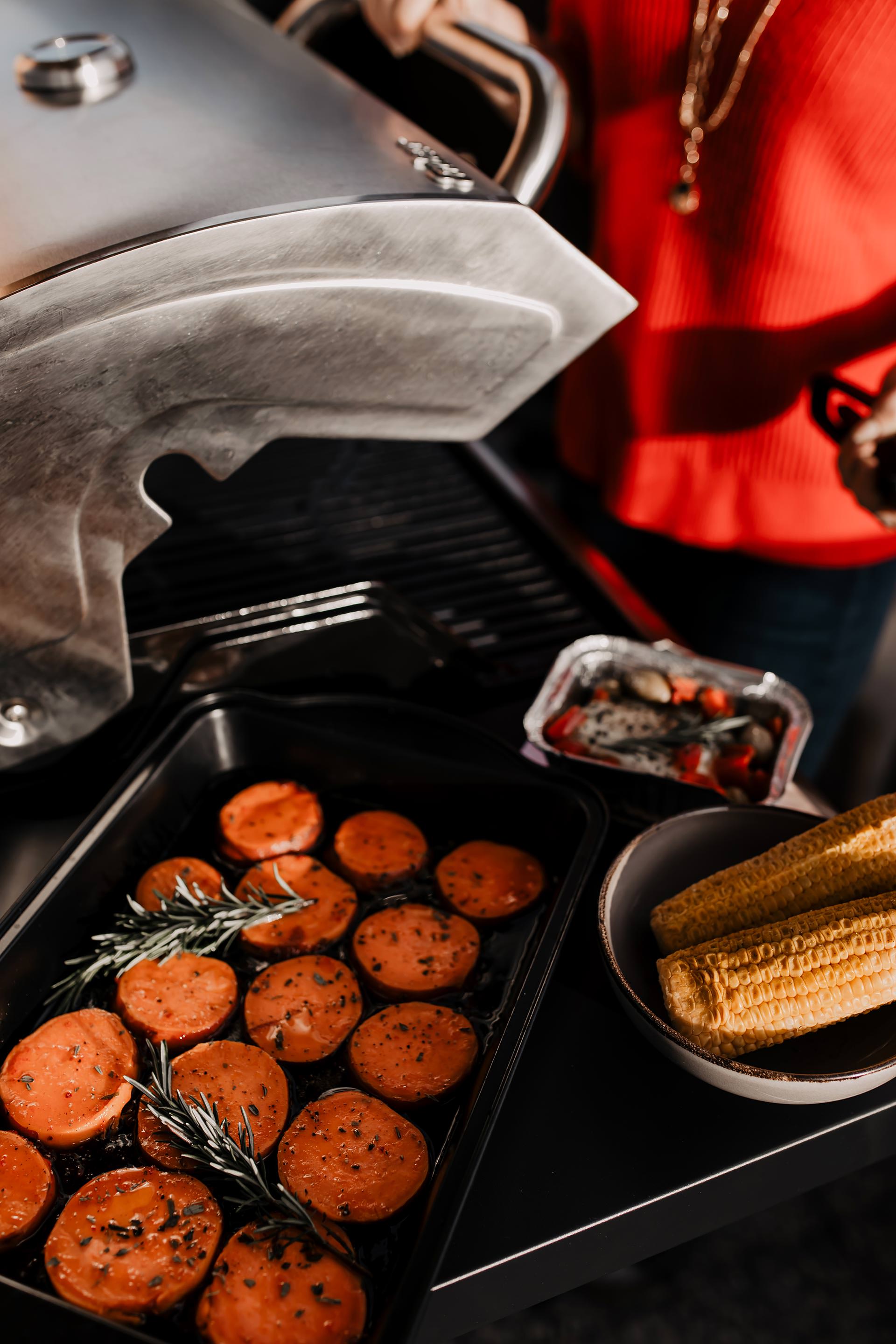 Anzeige, Vegetarisch grillen mit Hofer Gasgriller Enders BBQ Gasgrill Boston 3K Turbo, vegetarische grillrezepte zum Nachmachen, vegetarische grillspieße, hofer griller angebot 2019, grillsaison 2019, leckere grillrezepte mit gemüse, Süßkartoffel grillen, grillrezepte mit süßkartoffeln, halloumi grillen, halloumi grillen alufolie, einfache rezepte zum nachkochen, Food Blog, www.whoismocca.me #gasgriller #hofer #vegetarisch #foodblog #gesunderezepte