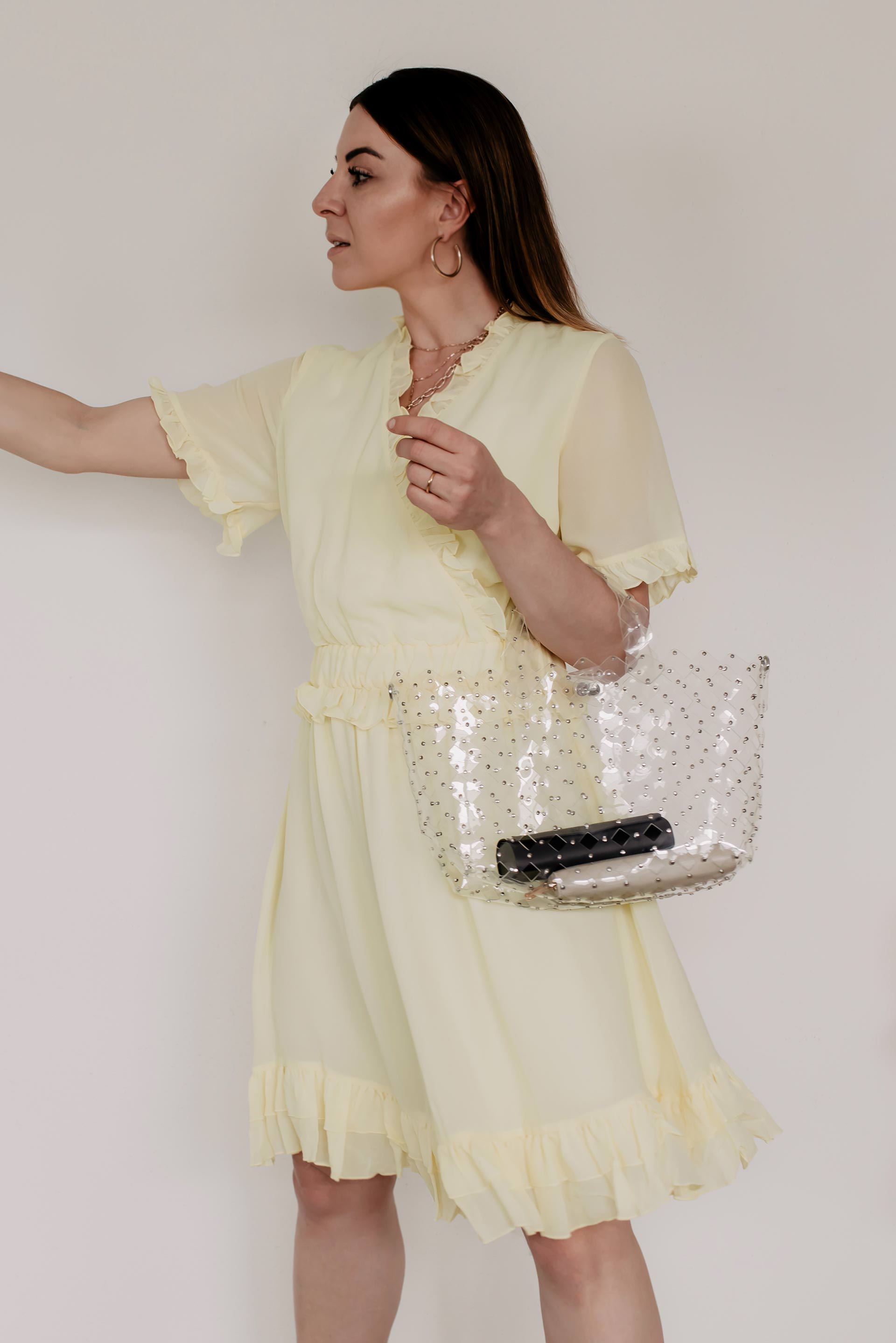 Was ist im Sommer 2019 modern? Auf meinem Modeblog findest du die schönsten Sommertrends 2019 und praktische Styling-Tipps. Welche Taschen sind im Trend? Welche Schuhe trage ich im Sommer? Welche Accessoires sind modern und wo kann ich schöne Sommer Mode online bestellen? Auf all diese Mode-Fragen liefere ich dir passende Antworten: www.whoismocca.me #sommertrends #modetrends #sommermode #sommeroutfits