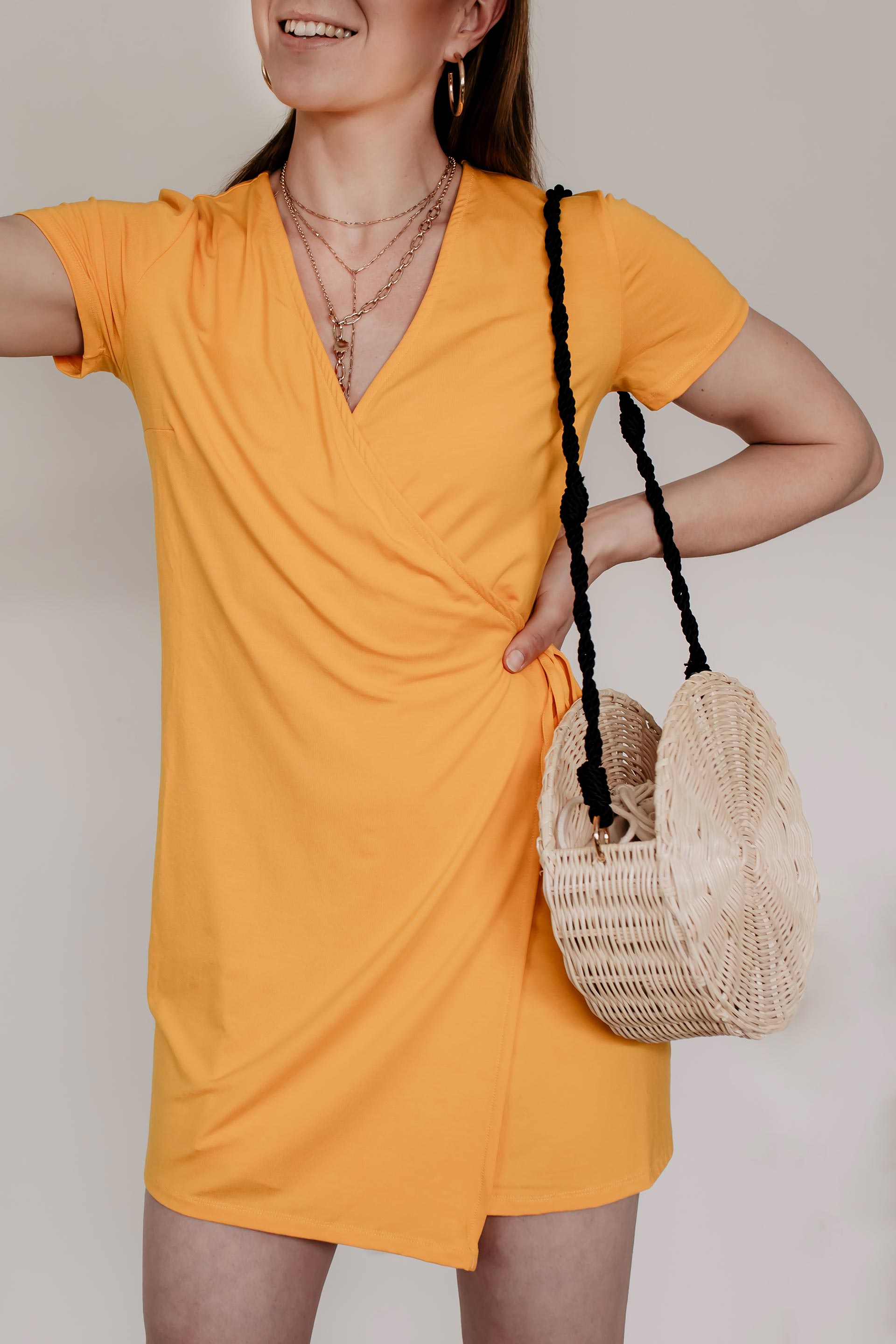 Was ist im Sommer 2019 modern? Auf meinem Modeblog findest du die schönsten Sommertrends 2019 und praktische Styling-Tipps. Welche Taschen sind im Trend? Welche Schuhe trage ich im Sommer? Welche Accessoires sind modern und wo kann ich schöne Sommer Mode online bestellen? Auf all diese Mode-Fragen liefere ich dir passende Antworten: www.whoismocca.me #sommertrends #modetrends #sommermode #sommeroutfits