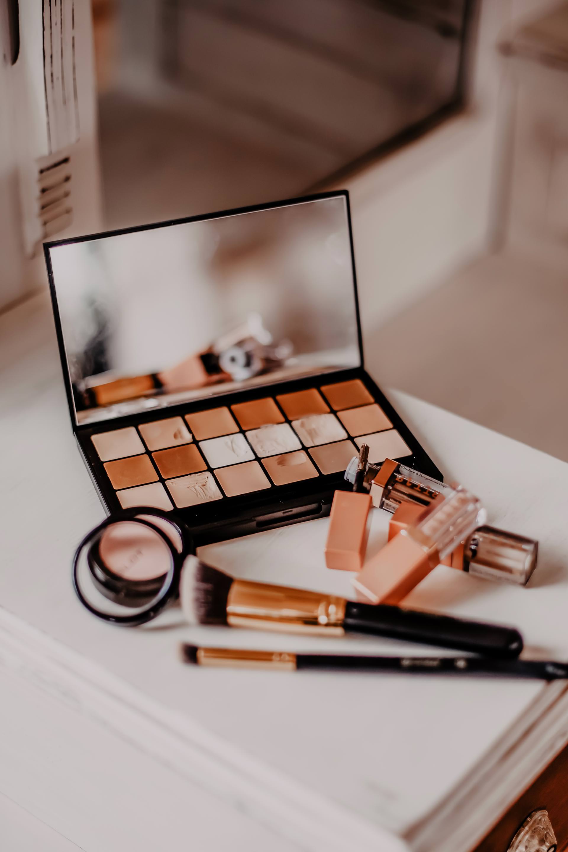 Gute Make-up-Pinsel für jeden Tag gesucht? Auf dem Beautyblog zeige ich dir meine Pinsel-Grundausrüstung und erkläre dir, welchen Pinsel ich wofür verwende. www.whoismocca.me #makeuppinsel #beautyblogger