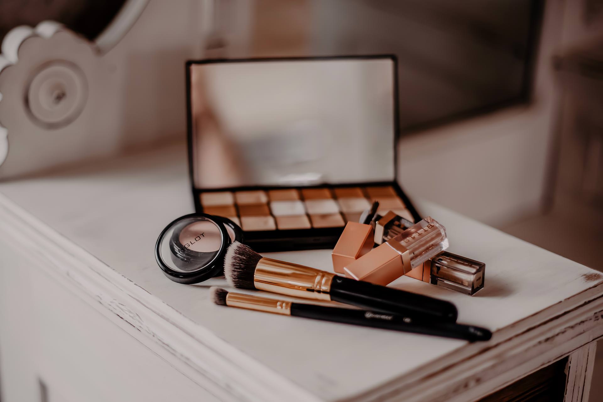 Gute Make-up-Pinsel für jeden Tag gesucht? Auf dem Beautyblog zeige ich dir meine Pinsel-Grundausrüstung und erkläre dir, welchen Pinsel ich wofür verwende. www.whoismocca.me #makeuppinsel #beautyblogger