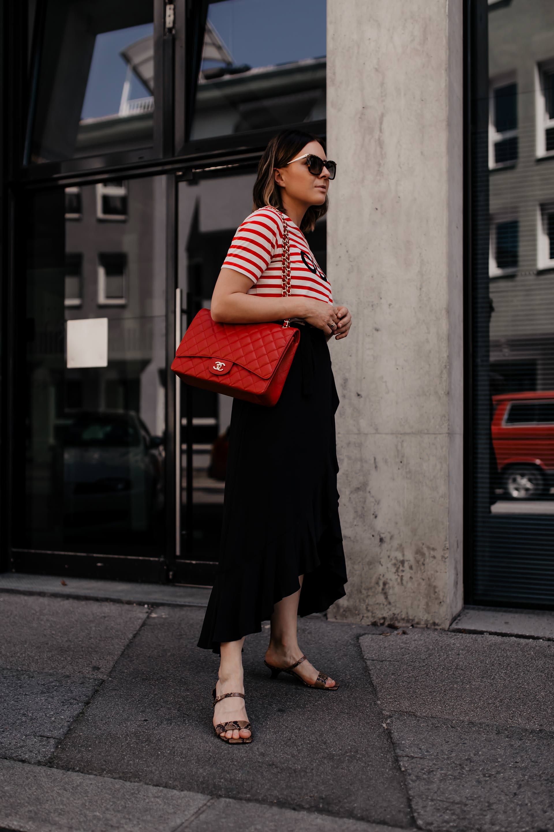 Im heutigen Blogbeitrag auf meinem Modeblog zeige ich dir, wo du schöne Wickelröcke für deine Sommer Outfits online kaufen kannst. Von einfarbig und minimalistisch bis verspielt mit Rüschen und elegant mit Volants ist alles mit dabei. Klick dich rein für Outfit-Inspirationen und Shopping-Tipps! www.whoismocca.me #wickelrock #sommeroutfit