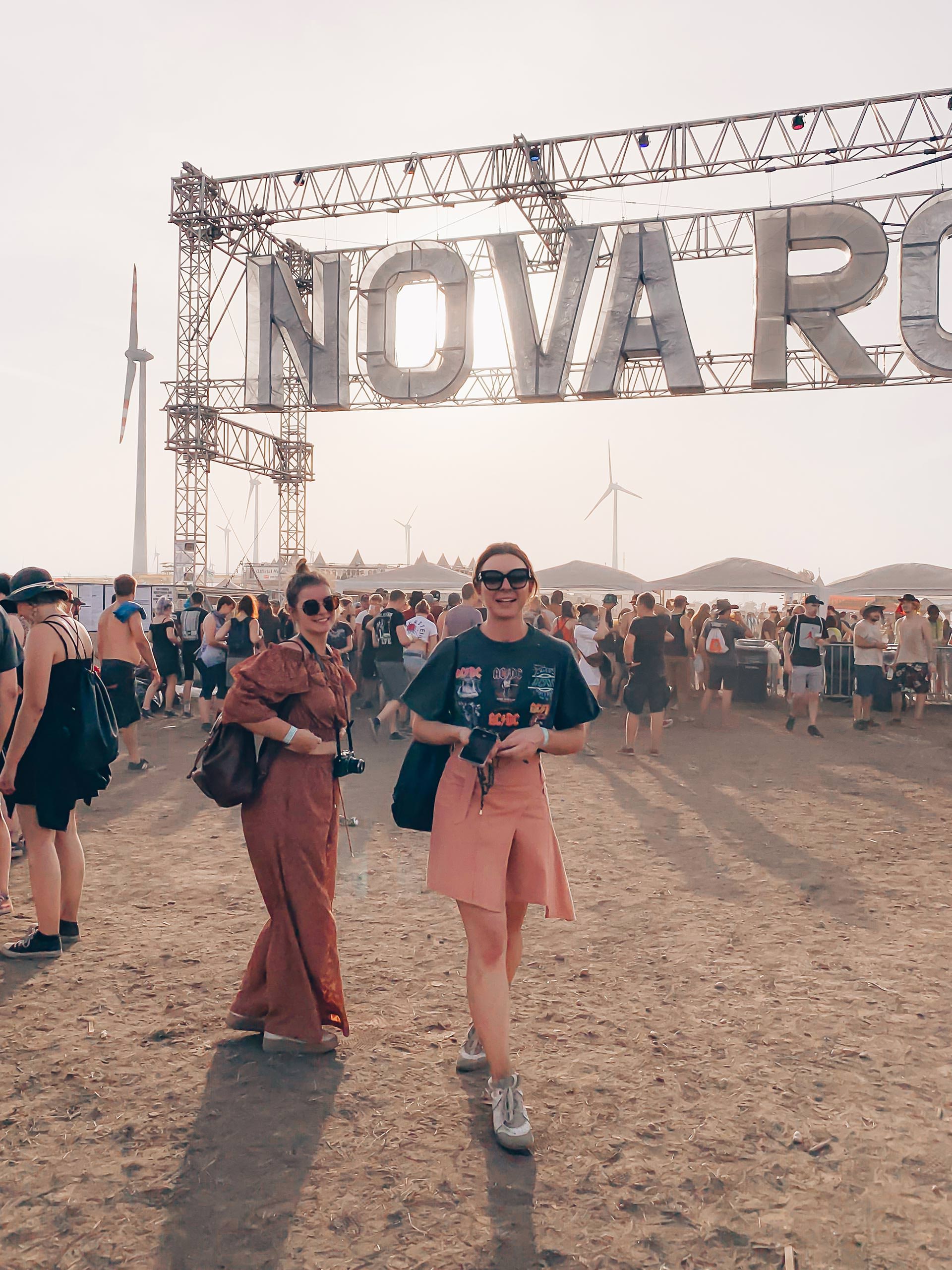 Anzeige. So war das NOVA ROCK Festival 2019 mit HOFER. Wie das erste Festival für mich war und meine Festival-Hacks findest du jetzt am Blog. Ich teile meine Tipps und Tricks zu Mode, Beauty und Food mit dir – für alle Frauen, die es auch am Festival "stilvoll" haben möchten. www.whoismocca.me #novarock #festival #festivalhacks #hoferevent