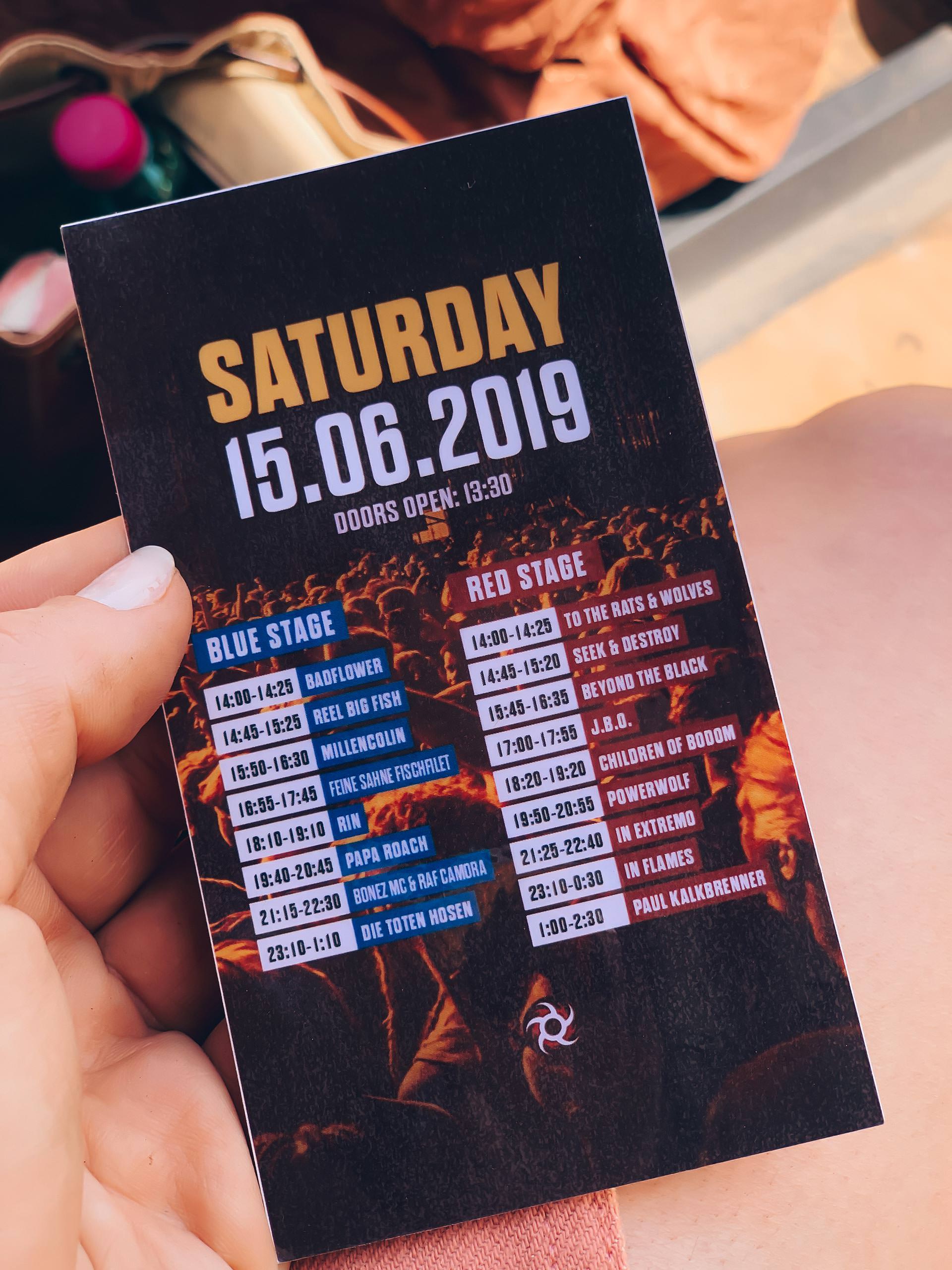 Anzeige. So war das NOVA ROCK Festival 2019 mit HOFER. Wie das erste Festival für mich war und meine Festival-Hacks findest du jetzt am Blog. Ich teile meine Tipps und Tricks zu Mode, Beauty und Food mit dir – für alle Frauen, die es auch am Festival "stilvoll" haben möchten. www.whoismocca.me #novarock #festival #festivalhacks #hoferevent