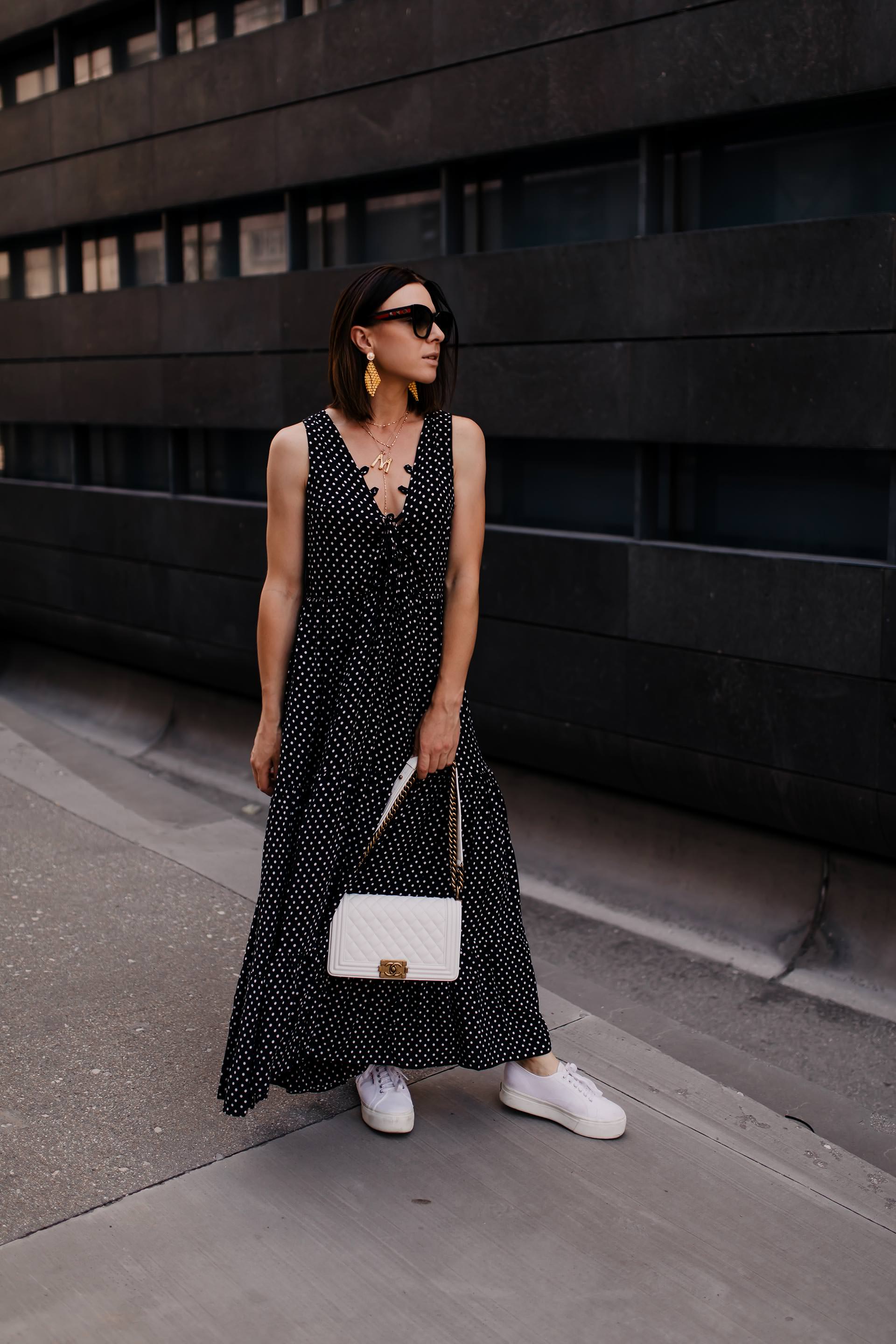 Der Polka Dots Trend ist auch 2019 ein Dauerbrenner unter den Modetrends. Wie du den Trend richtig kombinierst, passende Outfit-Ideen und hilfreiche Styling-Tipps findest du jetzt auf meinem Fashion Blog www.whoismocca.me #polkadots #modetrends #outfitideen #sommertrends