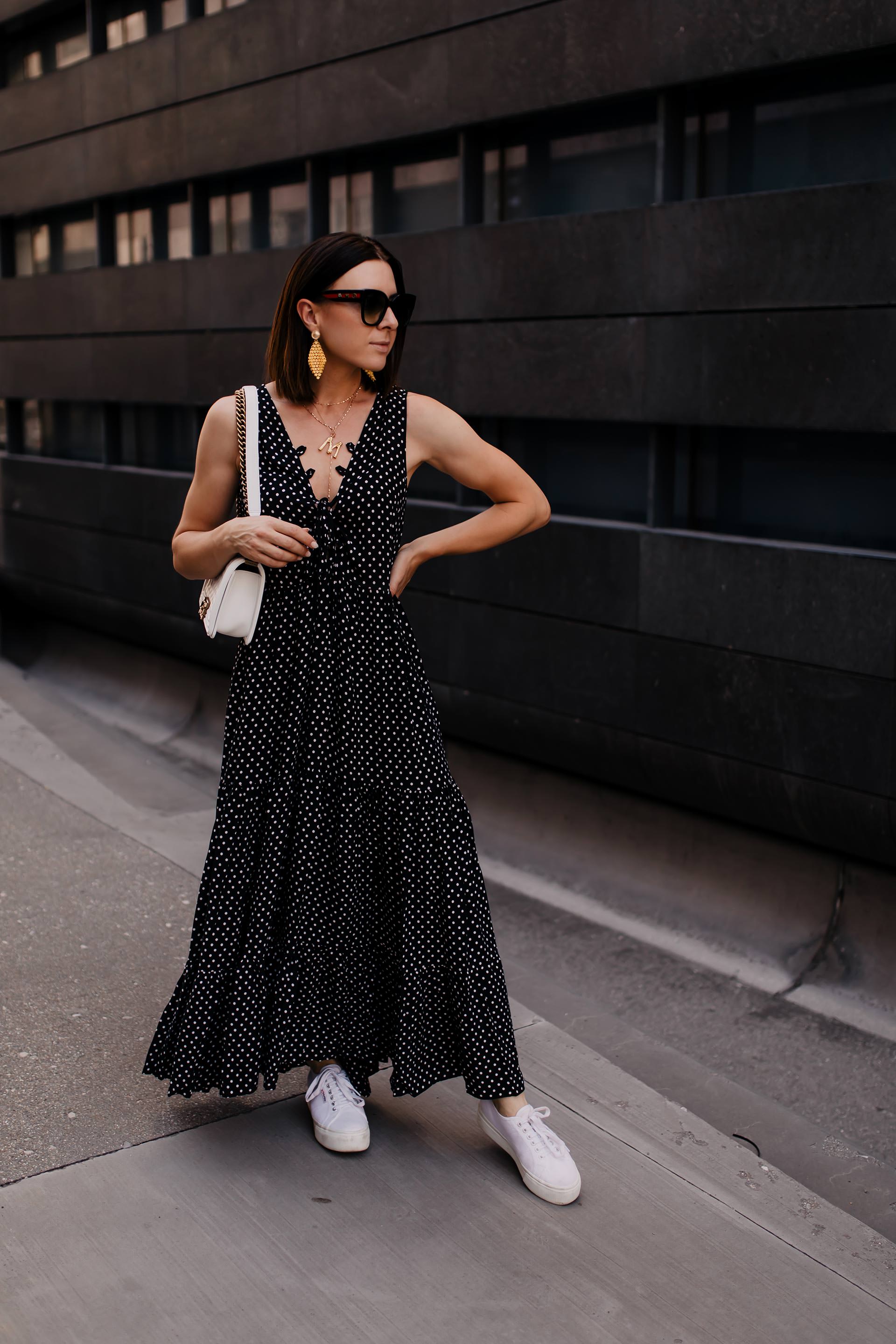 Der Polka Dots Trend ist auch 2019 ein Dauerbrenner unter den Modetrends. Wie du den Trend richtig kombinierst, passende Outfit-Ideen und hilfreiche Styling-Tipps findest du jetzt auf meinem Fashion Blog www.whoismocca.me #polkadots #modetrends #outfitideen #sommertrends