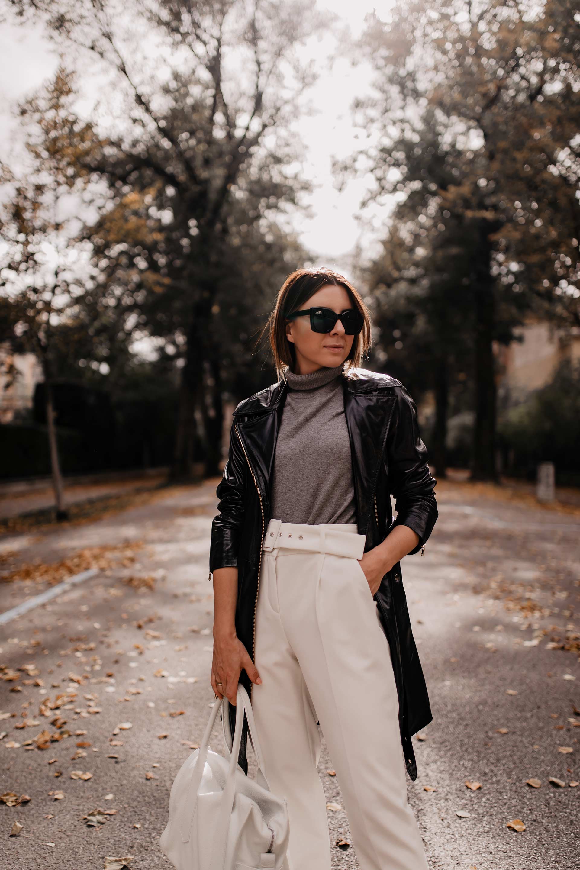 Herbst-Outfits fürs Büro // Anzeige // Diese 2 Business-Casual Looks gehen immer! Auf meinem Modeblog stelle ich dir 2 Büro-Outfits für den Herbst vor, die stilsicher, elegant und bequem sind. www.whoismocca.me #herbstoutfit #bürooutfit #businessoutfit #karriereblog