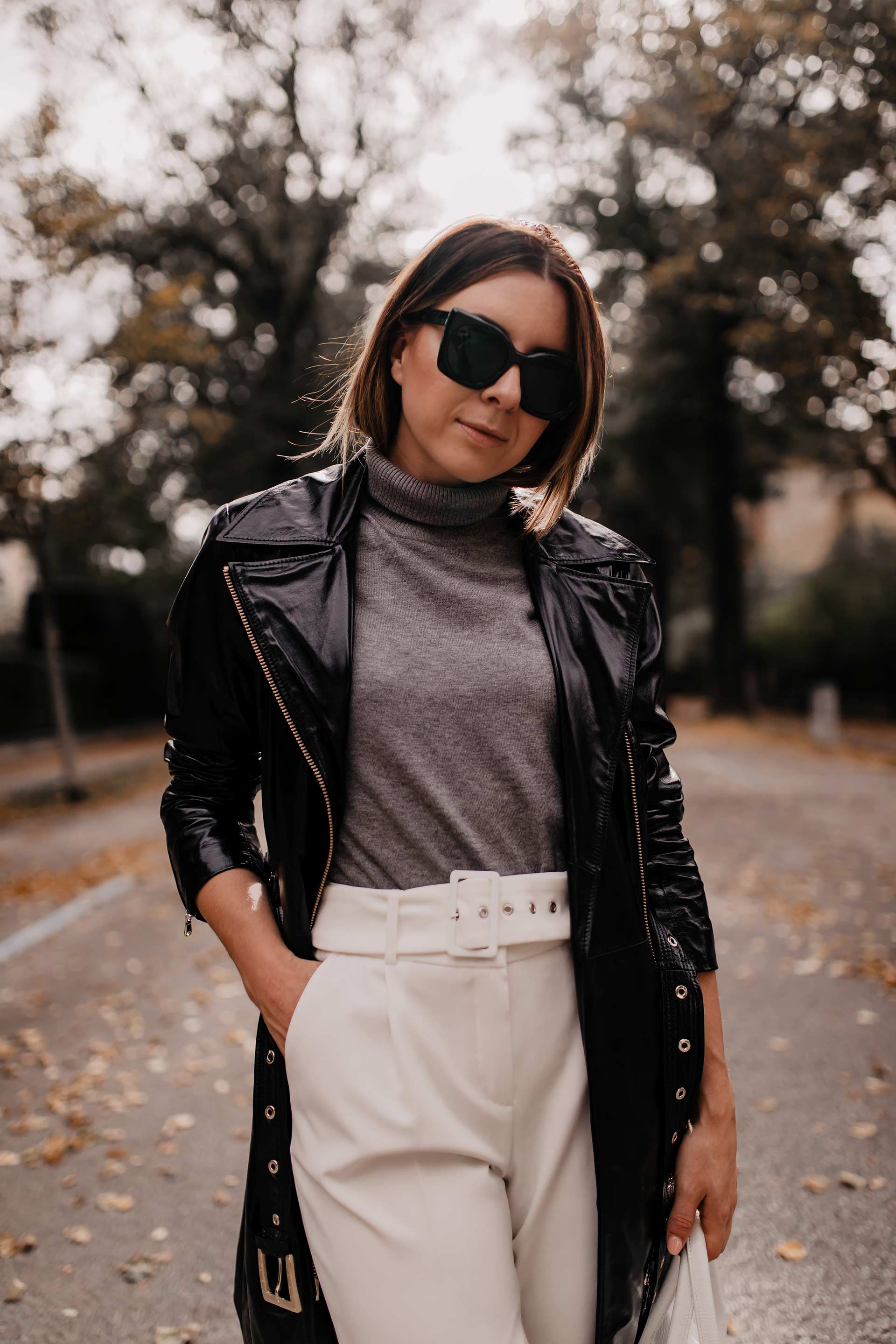 Herbst-Outfits fürs Büro // Anzeige // Diese 2 Business-Casual Looks gehen immer! Auf meinem Modeblog stelle ich dir 2 Büro-Outfits für den Herbst vor, die stilsicher, elegant und bequem sind. www.whoismocca.me #herbstoutfit #bürooutfit #businessoutfit #karriereblog