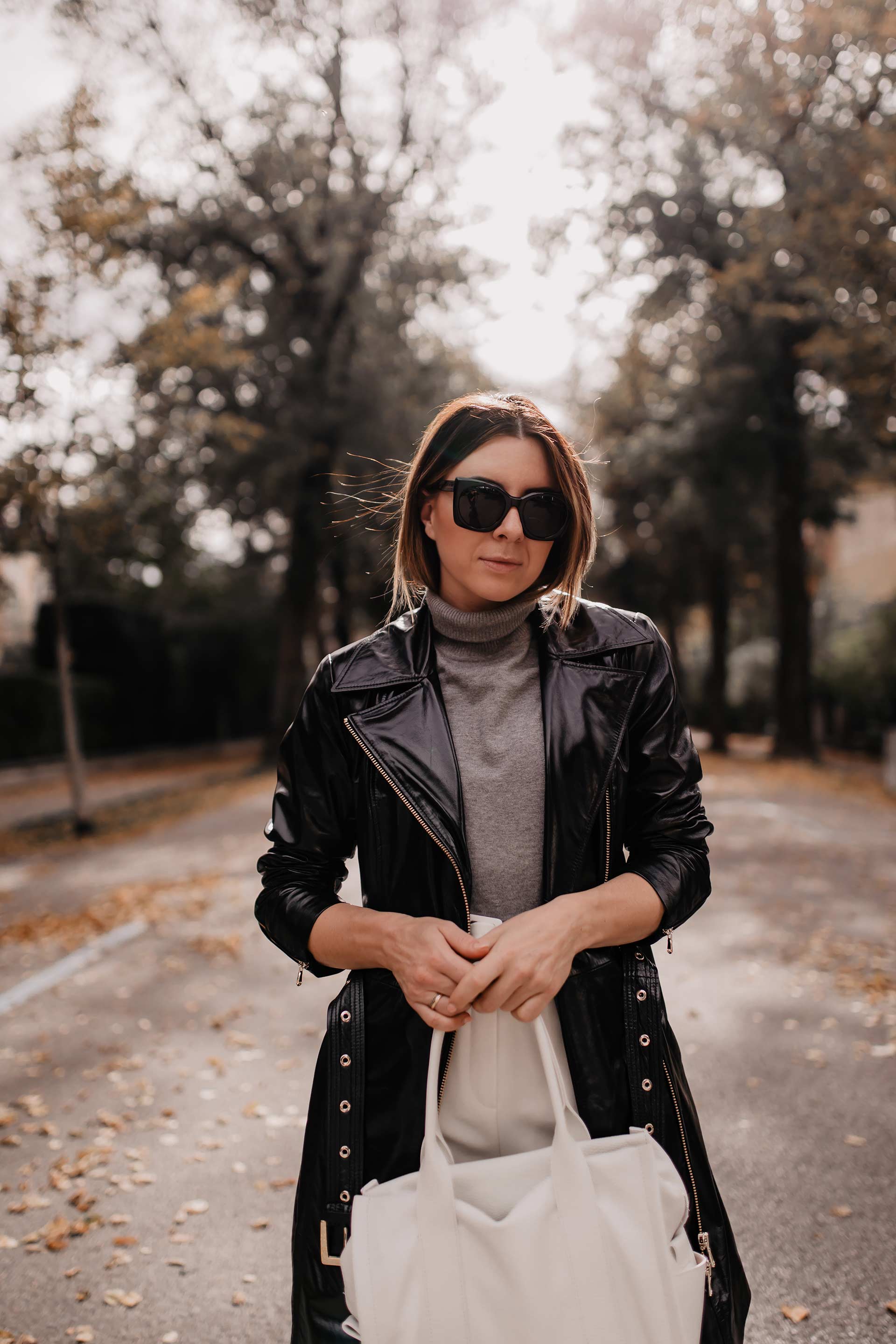 Herbst-Outfits fürs Büro // Anzeige // Diese 2 Business-Casual Looks gehen immer! Auf meinem Modeblog stelle ich dir 2 Büro-Outfits für den Herbst vor, die stilsicher, elegant und bequem sind. www.whoismocca.me #herbstoutfit #bürooutfit #businessoutfit #karriereblog