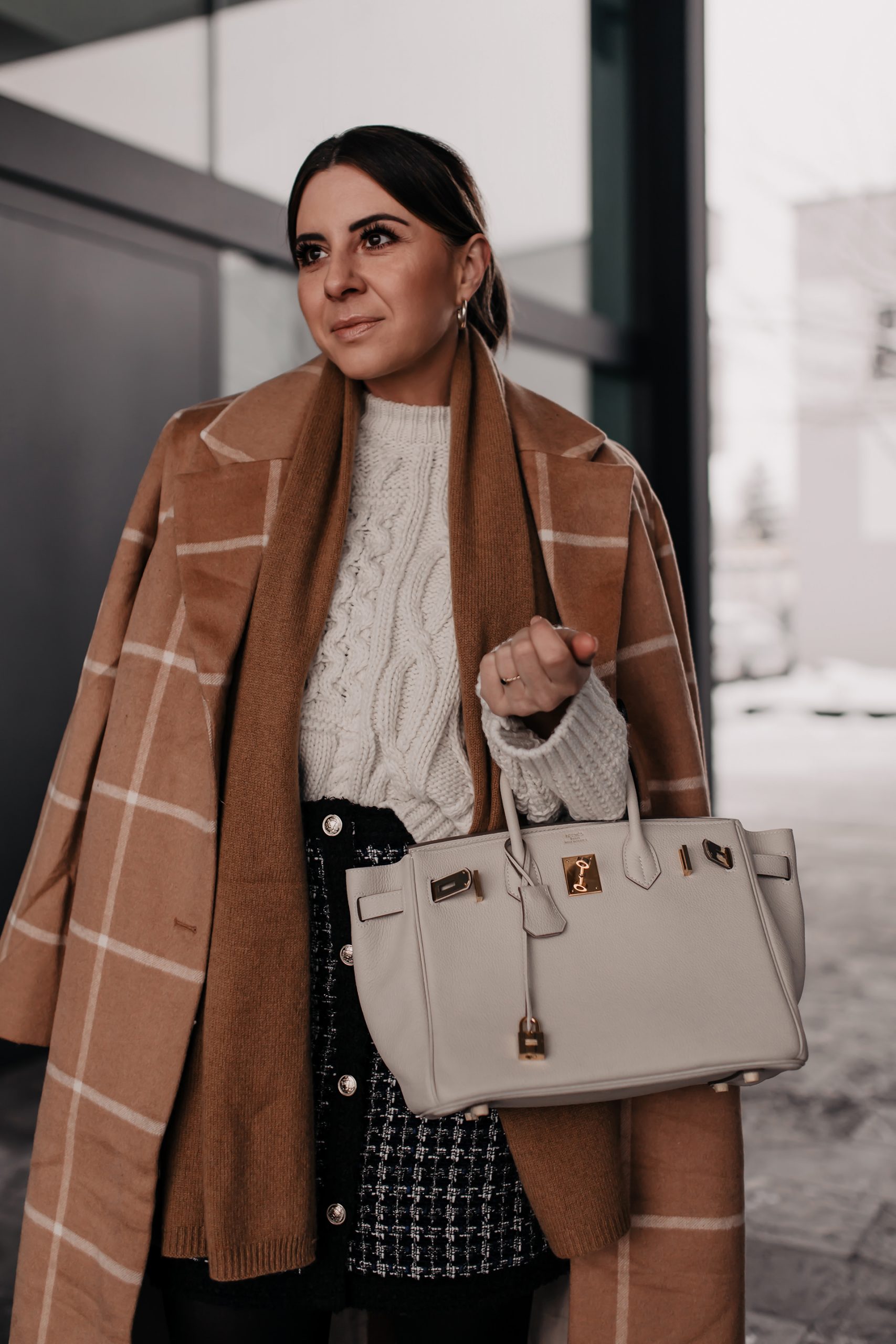 Wie du den Tweed-Trend modern im Alltag kombinieren kannst, liest du jetzt auf meinem Modeblog. Ich zeige dir nicht nur ein Winter-Outfit, sondern gebe dir auch 6 Mode-Tipps für den Tweed-Trend. #tweed #winteroutfit #wintertrends #modetrends