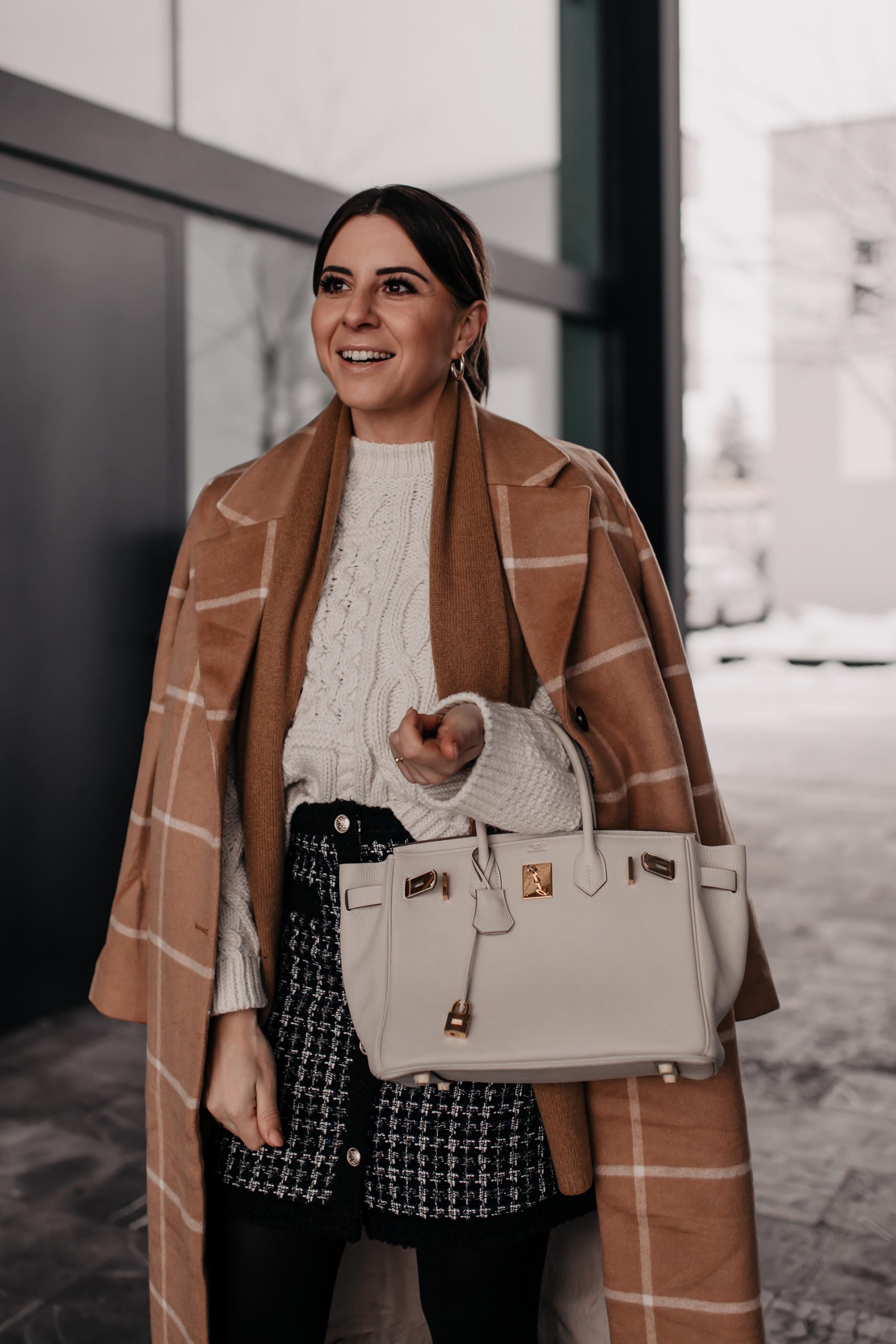 Wie du den Tweed-Trend modern im Alltag kombinieren kannst, liest du jetzt auf meinem Modeblog. Ich zeige dir nicht nur ein Winter-Outfit, sondern gebe dir auch 6 Mode-Tipps für den Tweed-Trend. #tweed #winteroutfit #wintertrends #modetrends