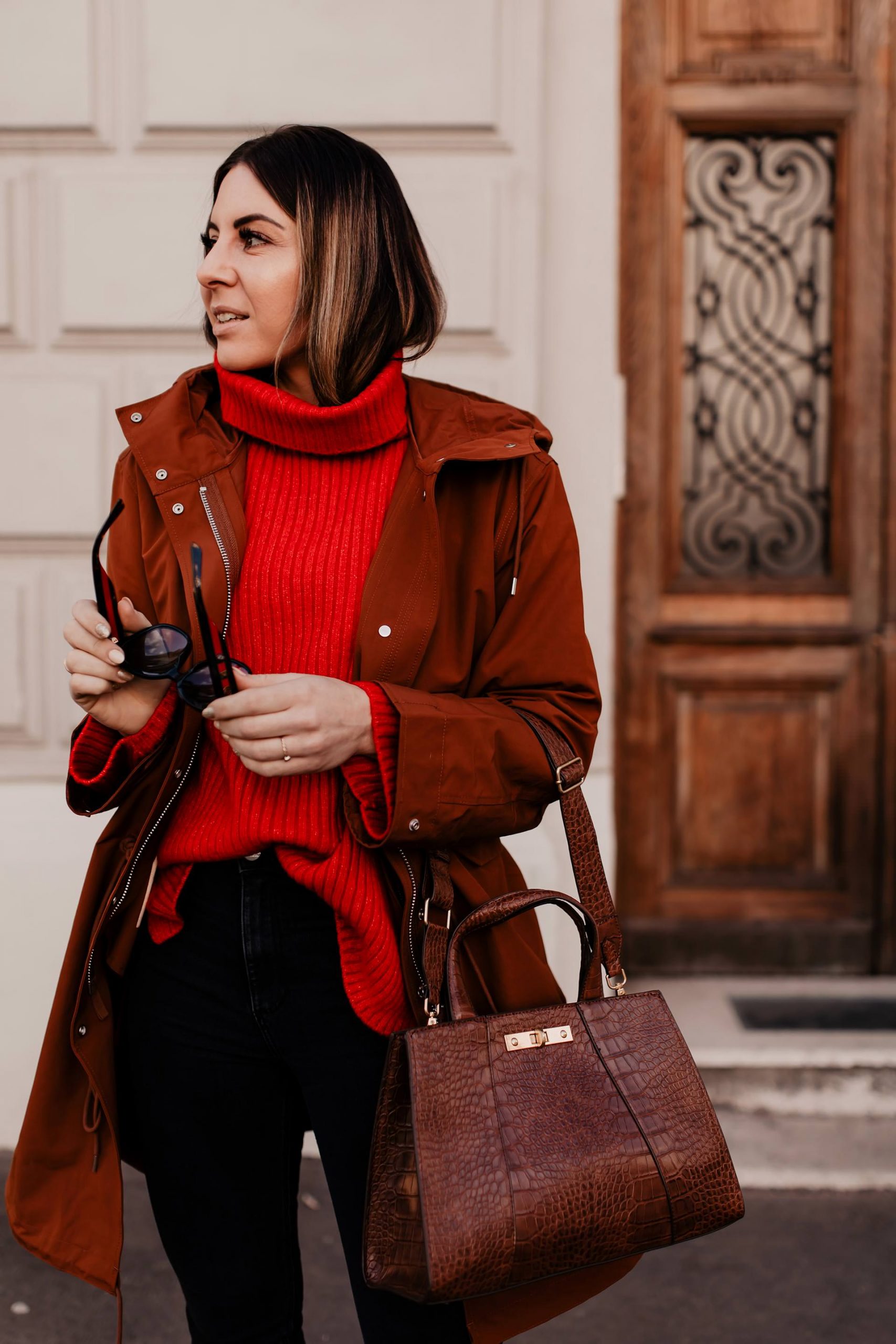 Am Modeblog zeige ich dir heute mein Parka-Outfit im Winter mit Rollkragenpullover, Skinny Jeans und Leo-Stiefeletten. Außerdem gebe ich dir Tipps für den perfekten Winter-Parka und zeige dir die schönen Jacken, die für den Winter geeignet sind. www.whoismocca.me #winteroutfit #winterparka