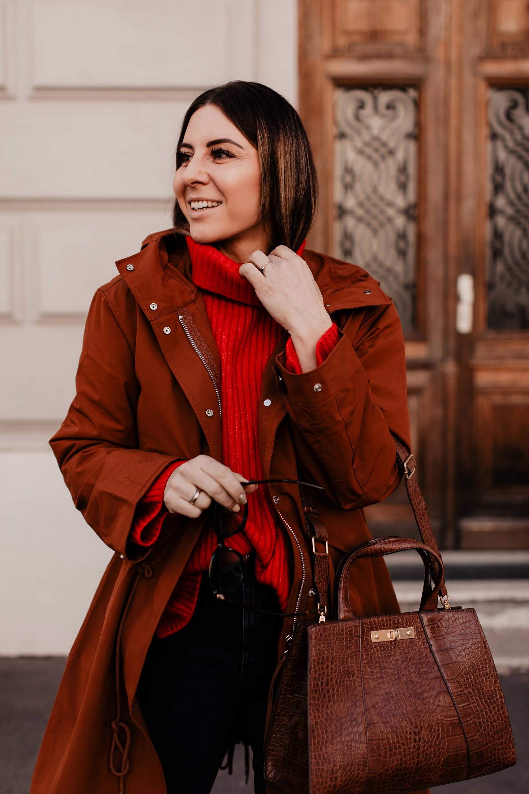 Am Modeblog zeige ich dir heute mein Parka-Outfit im Winter mit Rollkragenpullover, Skinny Jeans und Leo-Stiefeletten. Außerdem gebe ich dir Tipps für den perfekten Winter-Parka und zeige dir die schönen Jacken, die für den Winter geeignet sind. www.whoismocca.me #winteroutfit #winterparka