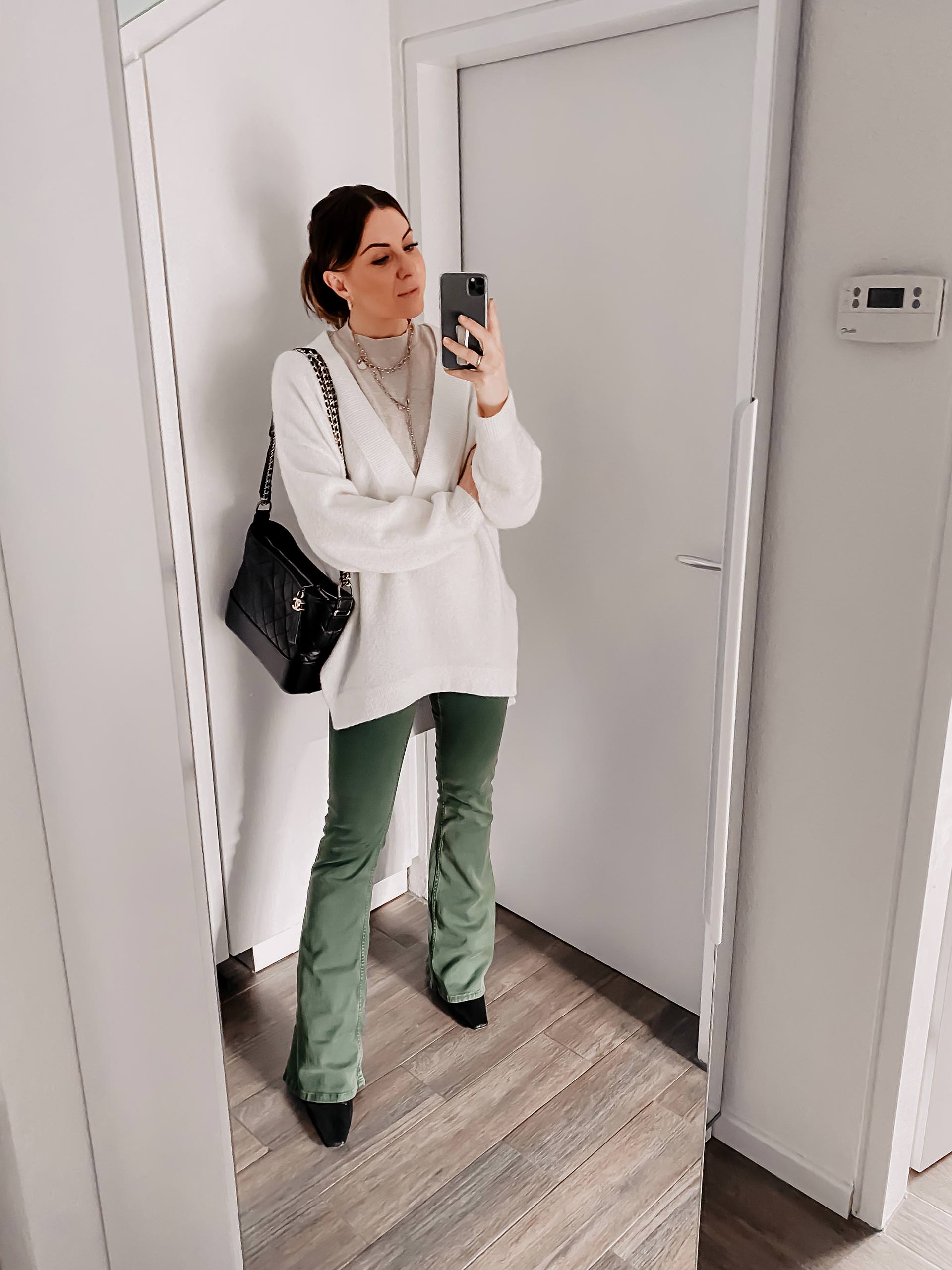 Was ziehe ich im Winter an? 5 schöne Winter-Outfits für jeden Tag findest du jetzt auf dem Modeblog www.whoismocca.me #winteroutfits #modetrends #outfits #wintertrends