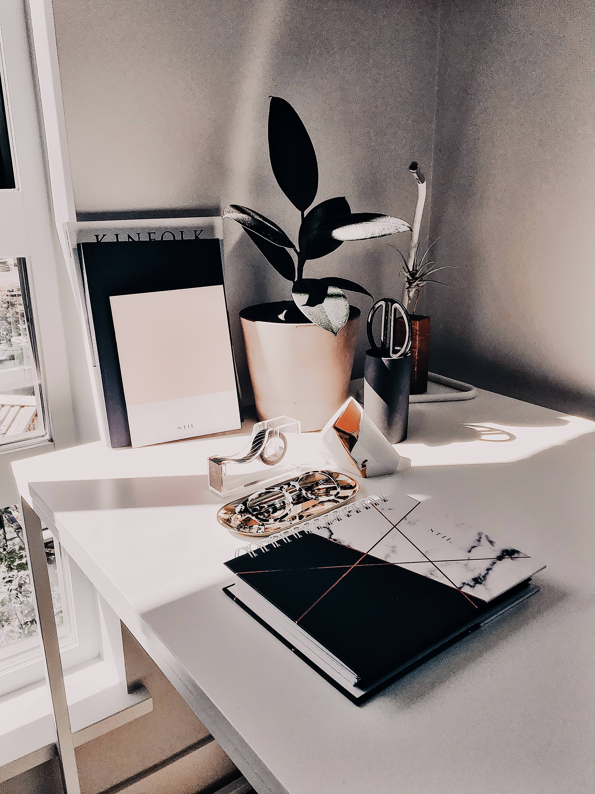 Selbstmotivation lernen ist nicht schwer. Ich verrate dir 7 einfache Tipps, wie du dich im Alltag und Home Office motivierst und deine Selbstmotivation erheblich steigern kannst! www.whoismocca.me #selbstmotivation #homeoffice #produktivität