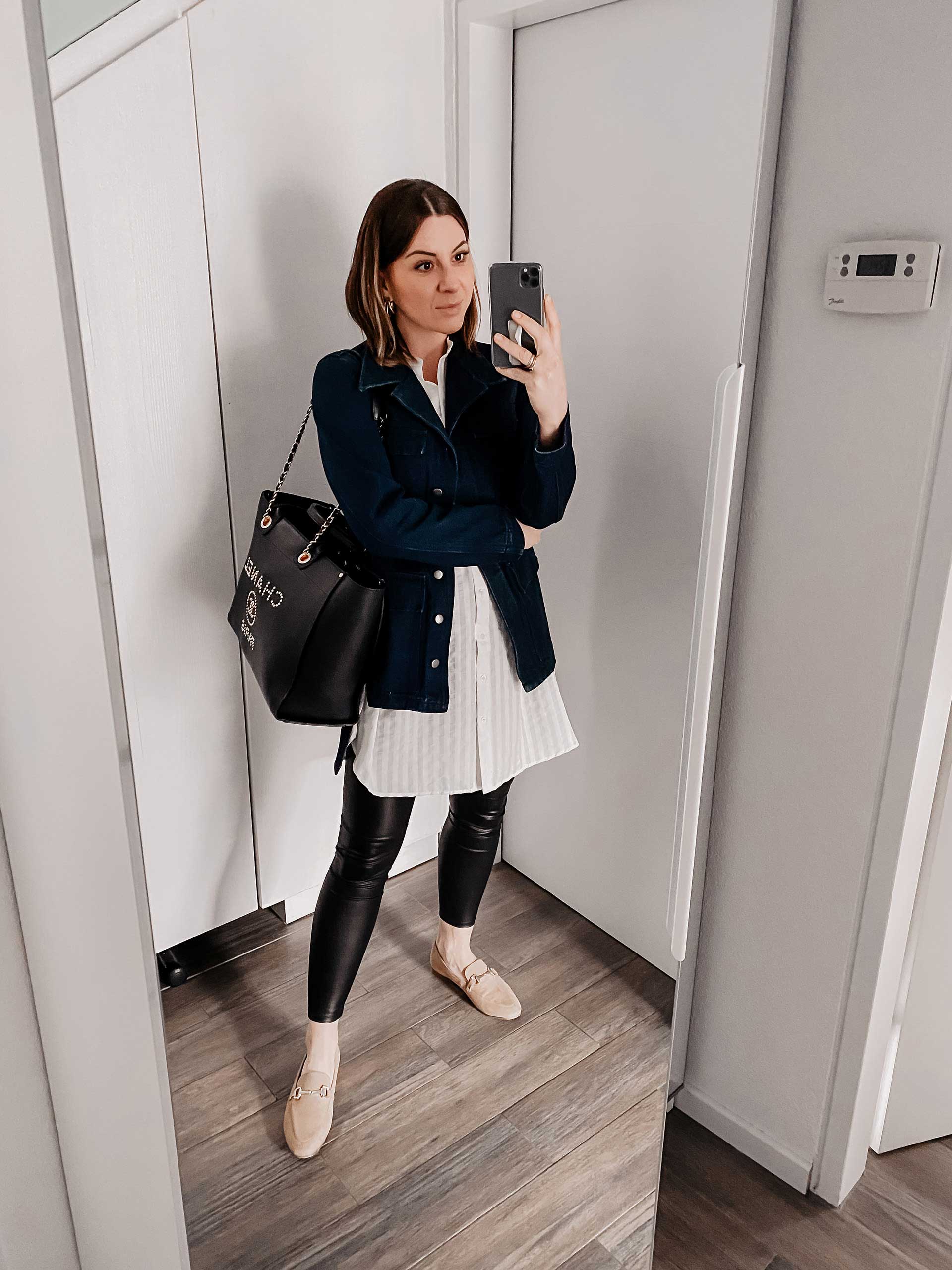 Was ziehe ich im Frühling an? Von Montag bis Freitag habe ich täglich einen neuen Look für dich, doch eines haben sie alle gemeinsam: Sie sind stets bequem und chic zugleich! www.whoismocca.me #frühlingsoutfit #frühlingstrends