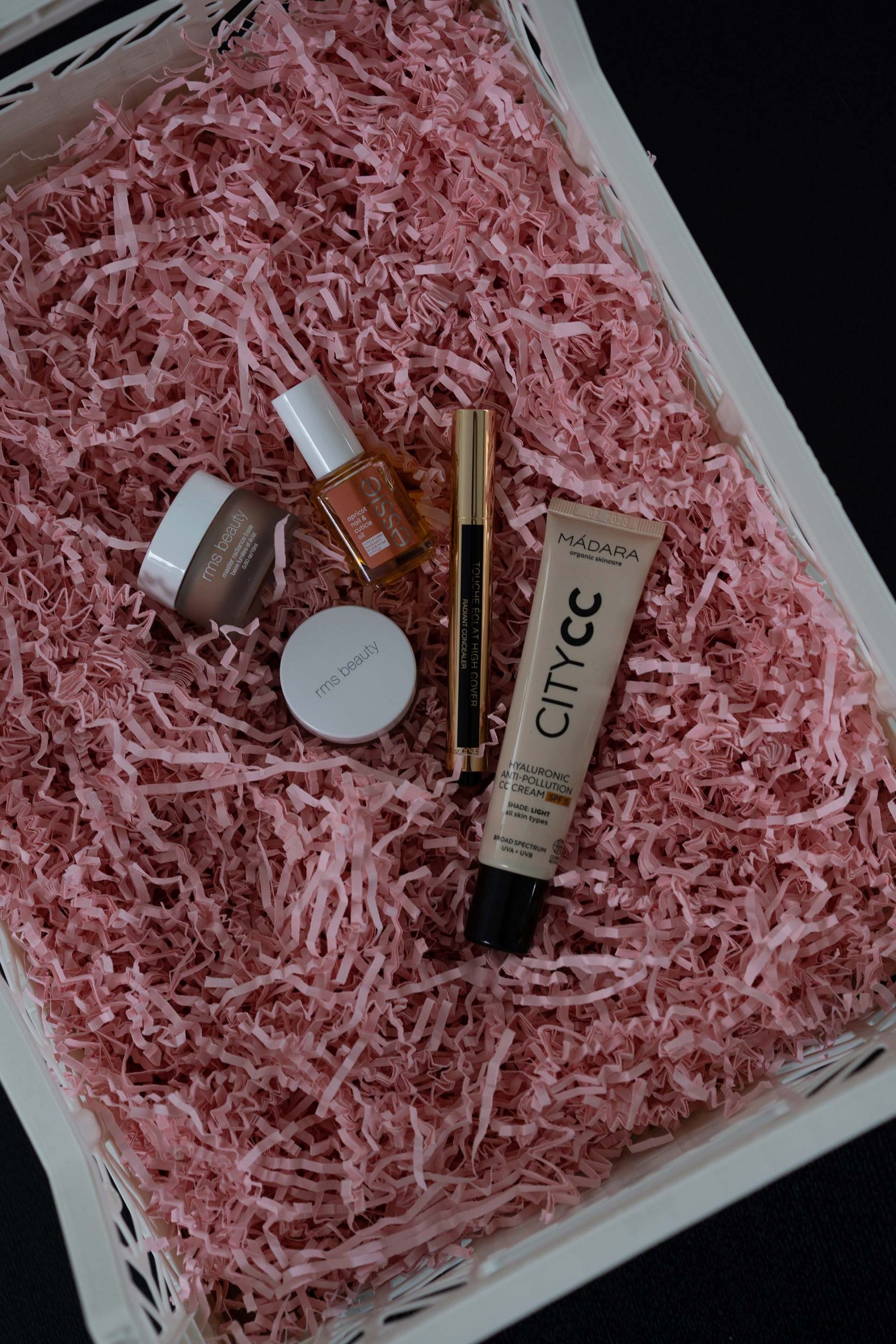 Anzeige. Wenn auch du deine Beautyprodukte online kaufen möchtest, dann habe ich sehr nützliche Tipps für dich am Beautyblog gesammelt. Denn gerade Online gibt es ein paar Dinge zu beachten, bevor man schlussendlich den Bestell-Button klickt. www.whoismocca.me