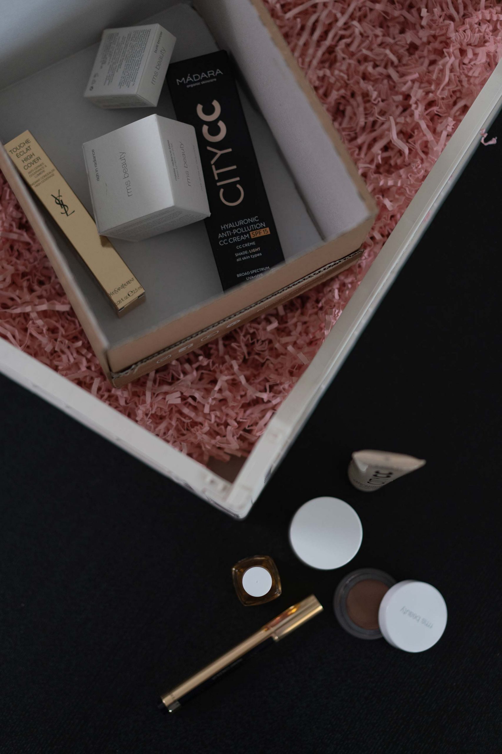 Anzeige. Wenn auch du deine Beautyprodukte online kaufen möchtest, dann habe ich sehr nützliche Tipps für dich am Beautyblog gesammelt. Denn gerade Online gibt es ein paar Dinge zu beachten, bevor man schlussendlich den Bestell-Button klickt. www.whoismocca.me
